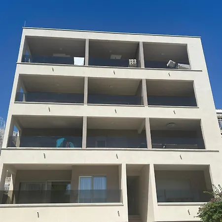 Nadine Apartment *